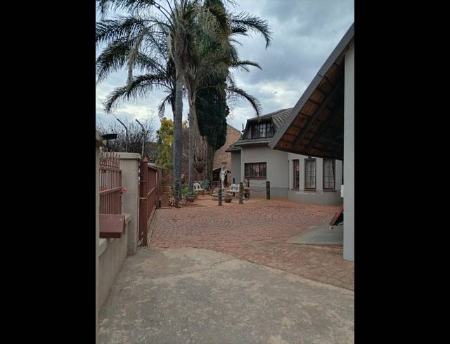 5 BEDROOM HOUSE FOR SALE IN ZWARTKOP EXT 4,5,6,8